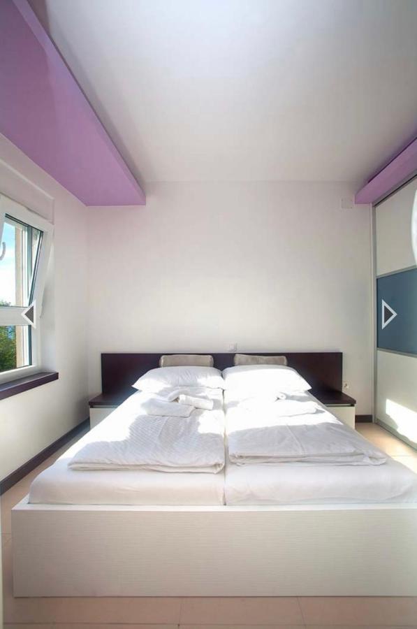 Daska Apartmani Njivice Exterior photo